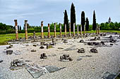 Aquileia (Udine) - colonne del foro romano (II-III secolo d.C.).